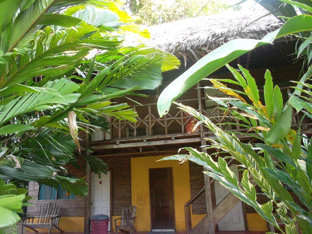 Hotel Salvador Gaviota Lívingston エクステリア 写真